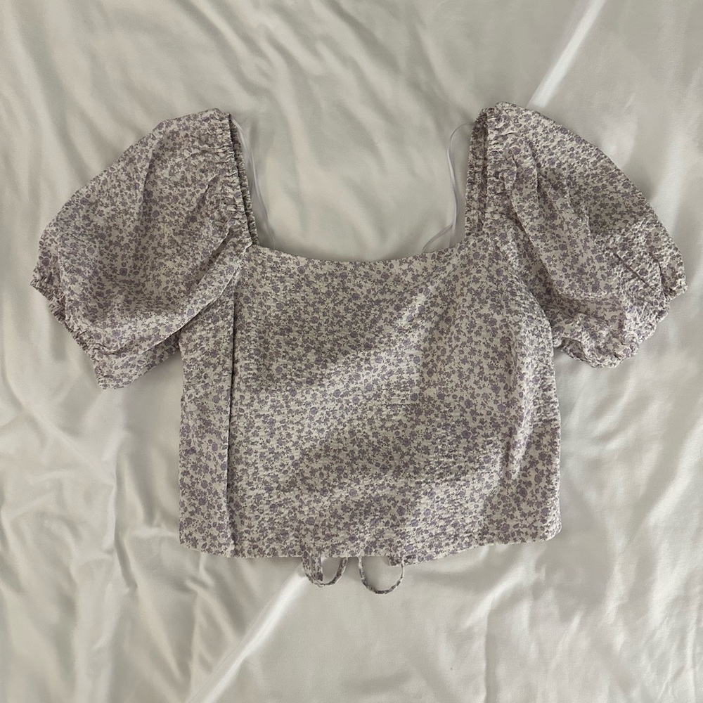 Cropped top with puffy sleeves and lace up back - small